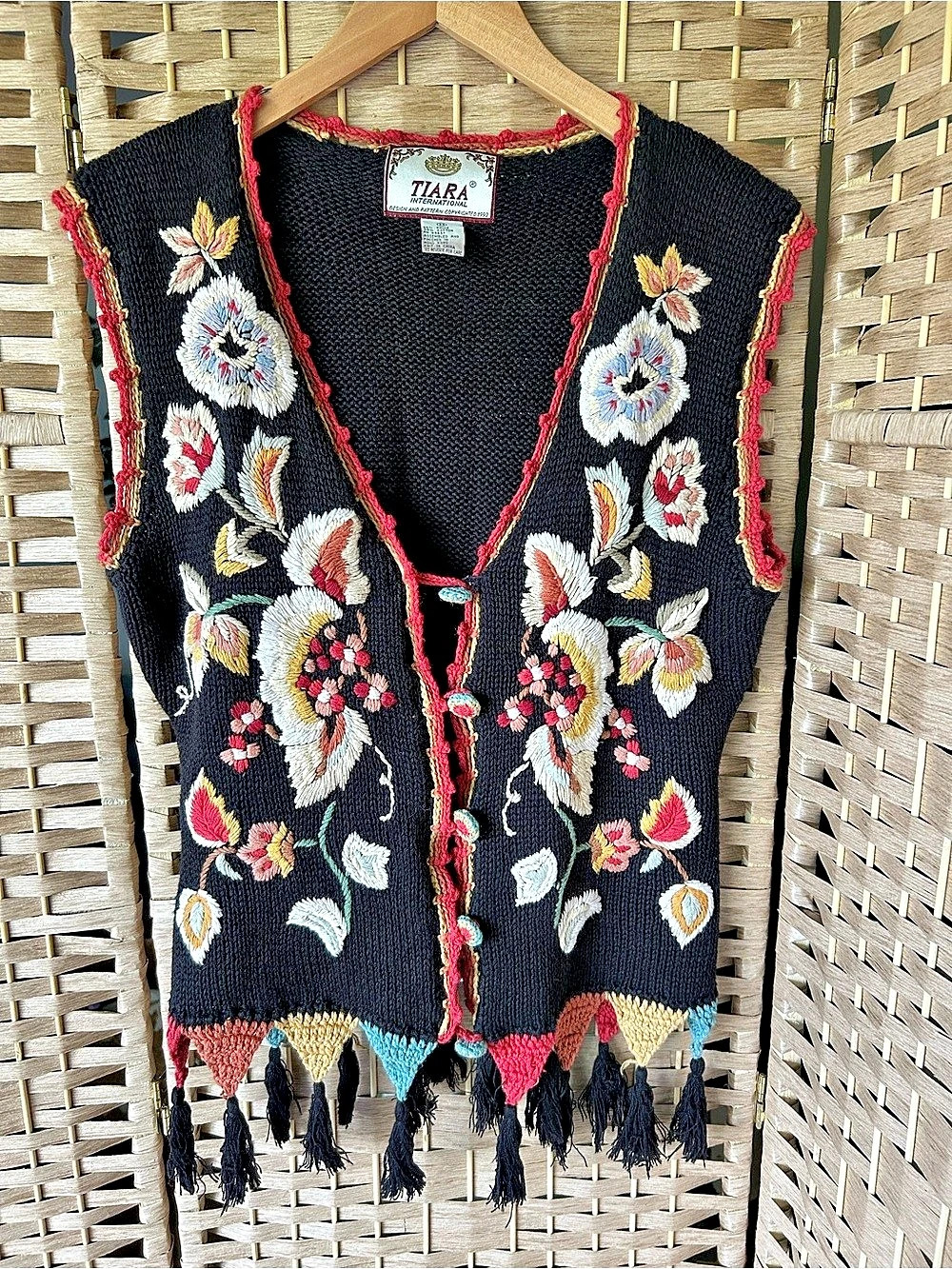 90s Vintage Embroidered Floral Fringe Vest in Black Size Medium